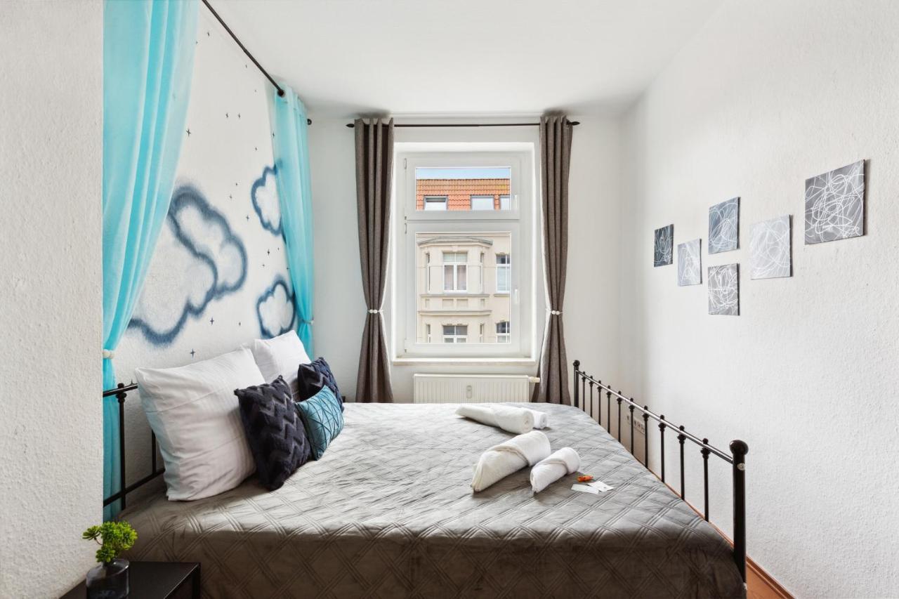 Midnight Sky - Golden Sunrise Apartment
